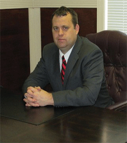 Photo of attorney Darin S. Featherstone